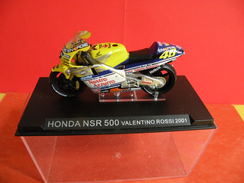 MOTO 1/24 > Honda NSR 500 Sous Vitrine > Valentino Rossi 2001 - Moto