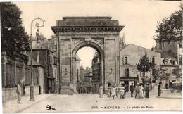 NEVERS .. LA PORTE DE PARIS   ... PUB PNEUS GOODRICH  ...  1916 - Nevers