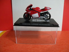 MOTO 1/24 > Yamaha YZR 500 Max Biaggi 2001 (sous Vitrine) - Motorfietsen