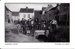 Bruxelles (1160) : Cyclistes Auderghemois En 1913, Sur La Place Communale "Den Dam". Belle Reproduction. CPSM. - Oudergem - Auderghem