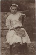 Carte Photo 26 Saint ROMAN Petite Fille Lisant L'Almanach 1906 - Autres & Non Classés