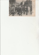 CARTE 1914- INFANTERIE INDIENNE ARBORANT LE DRAPEAU TRICOLORE - - Weltkrieg 1914-18