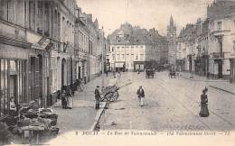 Douai       59        La Rue De Valenciennes       ( Voir Scan) - Douai