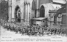 Douai       59            Guerre 14/18 :  Devant L'Eglise Notre Dame     (voir Scan) - Douai