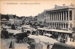 Hazebrouck     59          La Grand'Place  Jour De Marché   2          (voir Scan) - Hazebrouck