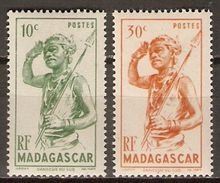 MADAGASCAR    -   1946 .  Y&T N° 300 / 301 *. - Ongebruikt