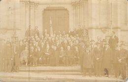 Carte Photo D'une Assemblée Devant Une église Militaires Civils Décorés Religieux - Einweihungen