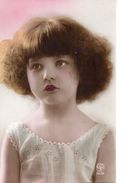 Vraie Photo  . Colorisée . Petite Fille Aux Cheveux Frisés - Portretten