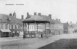 Bourbourg      59        Grand'Place Et Kiosque A Musique       (voir Scan) - Andere & Zonder Classificatie