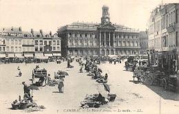 Cambrai       59         Place D'Armes. Le Matin       (voir Scan) - Cambrai