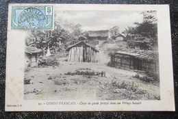Congo Français Corps De Garde Fortifié Dans Un Village Bacouli  Cpa Timbrée - Congo Francese