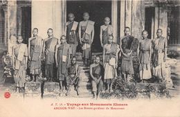 ¤¤  -  CAMBODGE   -  ANGKOR-WAT   -  Voyage Aux Monuments Khmers  - Les Bonzes Gardiens Du Monument    -  ¤¤ - Cambodge