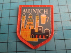 PUB 615 Ecusson Publicitaire Années 60  CAFES MAURICE N° A3 MUNICH Collection  "VOYAGE EN EUROPE" - Magnets