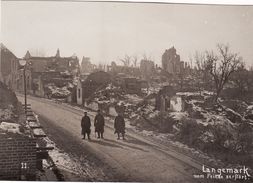 Photo 1917 LANGEMARK-POELKAPELLE - Soldats Allemands Dans Une Rue (A183, Ww1, Wk 1) - Langemark-Pölkapelle