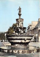 ¤¤   -  GUINGAMP  -  Place Du Centre  - La Pompe , Jolie Fontaine De La Renaissance Dite " La Plomée "    -   ¤¤ - Guingamp