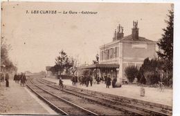 LES CLAYES...CPA   La Gare Interieur...no.1  Edit David - Les Clayes Sous Bois