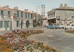 SAINT PIERRE D OLERON PLACE DE LA MAIRIE VUE SUR LE CLOCHER - Saint-Pierre-d'Oleron