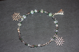 Beau Bracelet De Noël Perles De Verre Et Charms Flocons De Neige Et Sapin - Christmas Bracelet - Armbanden