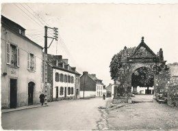 29 // GOUEZEC    Le Porche Et Le Bourg  / Cpsm Grand Format - Gouézec