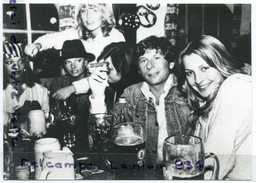 - Photo De Presse - Original - Roman POLANSKY, Munich, Avec Pleins De Jeunes Filles, Le 28-09-1977, Cigare, TBE, Scans. - Famous People