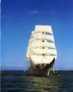 TRANSPORT    /  VOILIERS    L 23   /      " LE DAR  MLODZIEZY   "    CPM / CPSM 10 X 15 - Sailing Vessels