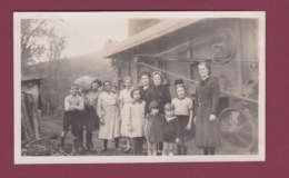 271117 - PHOTO Années 1930 - Scène Agricole - Ferme Moissonneuse Batteuse - Tracteurs