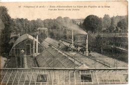 78. Villepreux. Ecole D'horticulture Le Notre. Vue Des Serres Et Du Jardin. Pliure - Villepreux