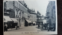 CPA NEVERS NIEVRE  PLACE GUY COQUILLE 121 BF  PETITE ANIMATION ATTELAGE ANE MAGASIN SINGER - Nevers