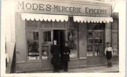 Commerce - Modes Mercerie Epicerie - Carte Photo (petit à Gauche ) - Shops