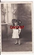 Delcampe - Carte Postale Photo FOLKLORE ALSACE Jeune Fille En Costume Folklorique COIFFE Photo Laedlein Saverne - Fotografie