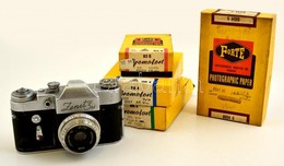 1965 Zenit 3M Fényképezőgép, Industar-50 3,5/50 Objektívvel, Viseltes állapotban, 4 Csomag Különféle Forte Fotópapírral, - Macchine Fotografiche