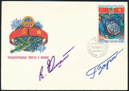 Pham Tuân (1947- ) Vietnámi és Viktor Gorbatko (1934- ) Szovjet űrhajósok Aláírásai Emlékborítékon /

Signatures Of Pham - Altri & Non Classificati