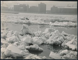 Cca 1970 Váli Gábor: Jégzajlás A Dunán 3 Db Vintage Fotóművészeti Alkotás, Hátoldalt Jelezve 23x17 Cm - Altri & Non Classificati