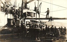 ** T2 Ellátmány Beemelése Egy Osztrák-magyar Hadihajóra / K.u.K. Kriegsmarine / Austro-Hungarian Mariners Loading Food S - Non Classificati