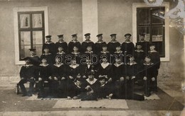 T3 1907 Osztrák-magyar Haditengerészek Csoportképe Polában / K.u.K. Kriegsmarine / Austro-Hungarian Mariners Group Photo - Non Classificati