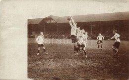 * T2/T3 ~1910 Budapest VIII. Hungária út, MTK Pálya, Zsák Károly Magas Labdát Véd / Hungarian Football Player, Goalkeepe - Non Classés