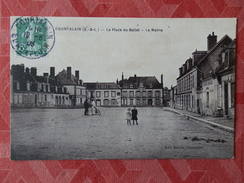 Dep 28 , Cpa  COURTALAIN , La Place Du Ballet , La Mairie  (S2.237) - Courtalain