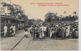CPA DAHOMEY Afrique Noire Type Ethnic Train Gare Chemin De Fer Non Circulé Pahou - Dahomey