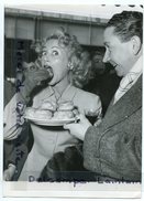 - Photo De Presse - Original, Martine CAROL, Jean RIGAUT, Film " Caroline Chérie ", Février 1951, Invalides, TBE, Scans. - Célébrités