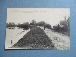 CPA 44 BOUAYE BORDS DU LAC LA CHAUSSEE DE L'ACHENEAU ET LA MAISON DU GARDE - Bouaye