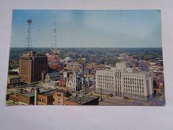 Réf: 27-1.         DES MOINES  Aerial View Of Banker's  Churches, The Telephone Building - Des Moines