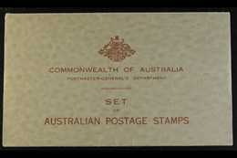 1934 PRESENTATION PACK Greyish Folder Inscribed "Commonwealth Of Australia / Postmaster-General's Department / Set Of Au - Autres & Non Classés