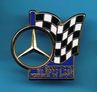 1 PIN'S //    ** MERCEDES ** CHAMPIONNAT DU MONDE ** DES VOITURES DE SPORT ** . (Arthus Bertrand Paris) - Mercedes