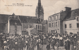 PLUVIGNIER - Vue Générale De La Place Le Jour Des Mariages N°6557 - Pluvigner