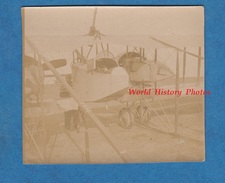 Photo Ancienne D'un Poilu - Aérodrome à Situer - Avion Bi Moteur - Aviation Militaire WW1 1914 1918 Plange Flugzeug - Oorlog, Militair