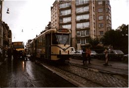 Bruxelles (1180) : Tram 92 Descendant Sous La Pluie L'avenue Brugmann à Uccle, Au Milieu Des Travaux. Photo.. - Vervoer (openbaar)
