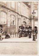 Photo Juin 1921 KOBENHAVN (Copenhague) - Vagtparaden, Amalienborg Slot (A184, Ww1, Wk 1) - Dinamarca