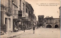 33 - CADILLAC Sur GARONNE --  Un Coin De La Place Et Porte De Mer - Cadillac