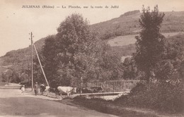 69 - JULIENAS - La Planche, Sur La Route De Jullié - Julienas