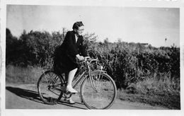 Clichés D'une Femme Sur Un Vélo  -  Cycliste   -  Voir Description - Andere & Zonder Classificatie